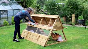 Boughton Huhnerstall Ein Klassischer Huhnerstall Aus Holz Youtube Huhnerstall Huhnergarten Huhner