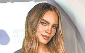 Nadia Cantu's Instagram, Twitter & Facebook