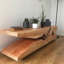 Une table basse, est un élément décoratif à part notre assortiment de tables basses et tables d'appoint comprend une grande variété de modèles de. T Voici Le Dernier Projet Sorti De L Atelier Une Table Basse Originale En Forme De Pince A Linge Idees De Meubles Table Basse Originale Mobilier De Salon