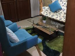 Dengan bantalan empuk yang memberikan kenyamanan ketika duduk, wajar saja sofa menjadi favorit untuk tempat bersantai sambil mengobrol dan minum teh bersama teman. Project Set Kursi Tamu Pesanan Ibu Lina Di Malang