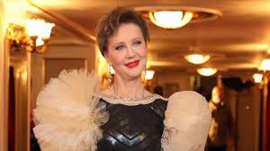 Enikõ eszenyi was born on january 11, 1961 in csenger, hungary. Eszenyi Eniko Elete A Vigszinhaz Utan Nlc Hu