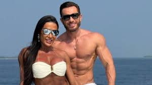 Gracyanne Barbosa ganha declaração do namorado: "Aqui é seu lugar"