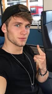 Simon Mathis в X: „Morgen #fitness #Gym_Motivation #body  https://t.co/NYO5LdPit0“