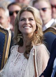 Prinzessin madeleine zeigt sich gerne in eleganten und vielfältigen outfits. Prinzessin Madeleine Neues Foto Von Adrienne Prinzessin Madeleine Prinzessin Schweden Prinzessin