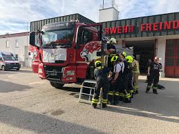Die feuerwehr app ist der ideale begleiter für alle interessierten und eine übersichtliche alternative um die daten des lfks abzufragen. Aktuelles Taktik Technik Training Spineboard At