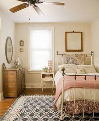 Apr 17, 2020 · believe it or not, there are benefits to decorating a small bedroom. Pinterest Cozy Small Bedroom Novocom Top