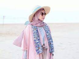 Model baju modis untuk wanita berhijab. 10 Outer Kekinian Untuk Kamu Yang Berhijab Biar Telihat Modis Seruni Id