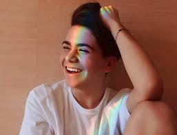 Luciano spinelli, adorato dagli adolescenti, con 480mila fan su youtube e 1 milione di fan su instagram debutta così in un nuovo porgetto. A Tu Per Tu Con Luciano Spinelli Caffebook