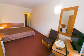 Statiunea baile felix este una dintre cele mai mari statiuni balneclimaterice din romania cu functionare permanenta ce este localizata in judetul bihor, la aproximativ 8 km distanta de oradea. Hotel Poienita Baile Felix Romania