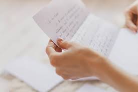 Deux beaux messages d'adieu à envoyer à différentes personnes et proches: 5 Modeles De Lettre D Adieu Dechirantes Et Touchantes