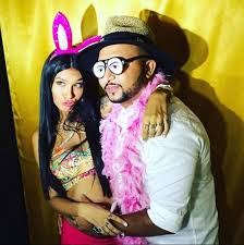 O que uma menina de cinco anos tem a ver? Nasce Vitoria Filha Da Mc Pocahontas Entretenimento R7 Famosos E Tv