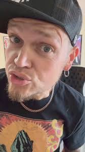 Shari Horton's Instagram, Twitter & Facebook