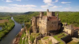 Un petit survol de la vallée de la dordogne, avec ses nombreux châteaux (castelnaud, les milandes, beynac.), promenade en gabare ou en canoë… Les 10 Plus Beaux Chateaux En Dordogne Visites Photos Et Adresses