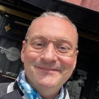 6 perfiles de «Ronald Wolf»