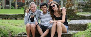 Best dating sites to meet foreigners propose a long list of their services, including organizing your meeting in real life or even helping to choose and deliver presents. Dating In Indonesian Here S What Foreigners Need To Know