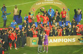 وأضاف أن وجود قفشة ضروري في التشكيل حال جاهزيته البدنية والفنية، وكذلك فإن جونيور أجايي ووليد سليمان هما الأنسب لتعويضه في حال. Ø§Ø­ØªÙØ§Ù„ ÙˆØªØªÙˆÙŠØ¬ Ø§Ù„Ø£Ù‡Ù„ÙŠ Ø¨Ø¯ÙˆØ±ÙŠ Ø£Ø¨Ø·Ø§Ù„ Ø¥ÙØ±ÙŠÙ‚ÙŠØ§ ÙŠÙ„Ø§ÙƒÙˆØ±Ø©