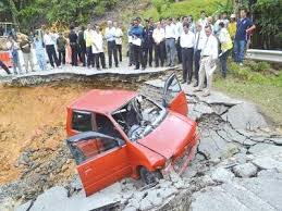 Ternyata baak tua dijalan, umur makin hari makin bertambah, fisik bapak semakin berkurang. Kemalangan Jalan Raya 2012 03 04