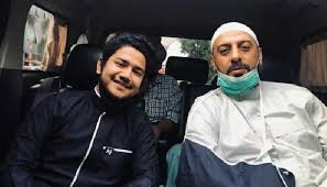 Profile lengkap syekh ali jaber. Usai Insiden Penusukan Syekh Ali Jaber Syakir Daulay Jemput Gurunya Di Bandara Seleb Tempo Co
