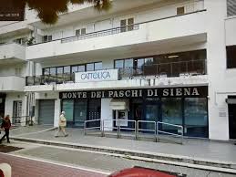 Banca monte dei paschi di siena banca mps was founded in 1472 as a pawn to give help to the needy classes of the population of the city of siena, and is currently considered as the longest running bank in the world. Rapinata La Filiale Della Monte Paschi Di Siena Del Viale Calabria