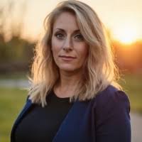 Amanda Wildes's Instagram, Twitter & Facebook