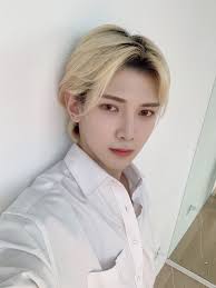 Suitable face and hair type: 13 Male K Pop Idols Who Are Gorgeous With Long Hair Right Now May 2020 Edition Kpopmap