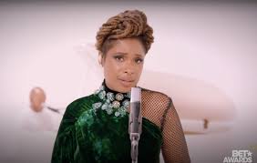 Learn more about her life and career. Jennifer Hudson Covers Aretha Franklin S Young Gifted And Black At 2020 Bet Awards