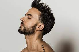 En el año 1998 graba su primer disco que titula comenzaré y consigue. Luis Fonsi News Alle Hits Plus Acht Neue Songs Das Album Vida Von Luis Fonsi