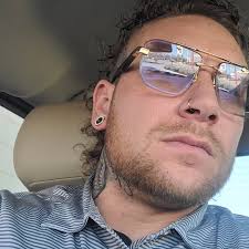 Cameron Hollis (@salesdaddy88) • Instagram photos and videos