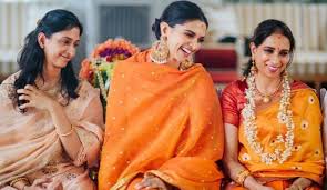 Deepika Padukone Shares Unseen Wedding Picture With Her Amma And Sister Anisha In 2020 Deepika Padukone Bollywood Celebrities Throwback Pictures