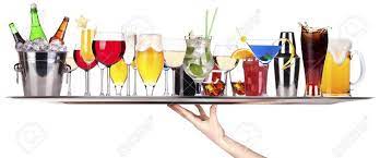 Hier sitzen sie zum gemütlichen frühstück, genießen kaffeekränzchen und kosten sonnige stunden zum lesen, feiern oder plauschen aus. Verschiedene Alkoholische Getranke Auf Einem Tablett Bier Cocktail Champagner Wein Whisky Cola Lizenzfreie Fotos Bilder Und Stock Fotografie Image 18546266