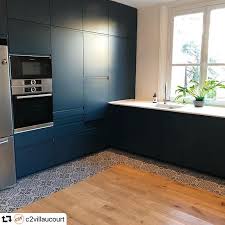 repost c2villaucourt chantier boulogne cuisine bleu sur mesure bocklip elle est unique et magnifique archidinterieu home kitchen kitchen cabinets