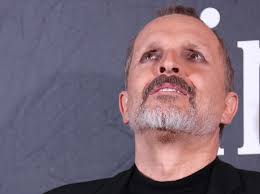 Mantente informado con las últimas noticias, videos y fotos de miguel bosé que te brinda univision | univision. Donde Estaba Miguel Bose Durante La Manifestacion Antimascarillas De Colon El Huffpost Life