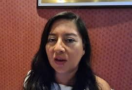 Doris Salinas presenta su libro "El abuelo que vive en el cielo" en Eagle  Pass