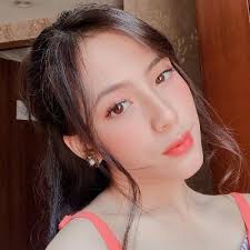 Adhisty zara remains relatively discreet when it comes to her love life. Adhisty Zara Zaraadhisty Twitter