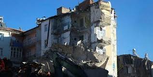 Depreme dayanıklı binaların nasıl yapılmasına ilişkin esaslar, deprem yönetmeliğinde açıklanıyor. Binalarin Depreme Dayanikliligi Nasil Anlasilir