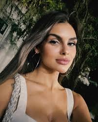 Meet Amanda Kimberlly: Model who is mother to Brazilian icon Neymar's third  child