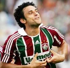 Com dois amigos e uma câmera ligada em sua direção, fred pede para um deles filmar a cena e depois fala com a moça: Fred Fluminense Fred Fluminense Fluminense Football Club Imagens Fluminense