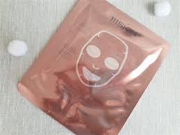 Innovated by 111skin, the mask promotes the skin's own natural restorative processes. Kathryn S Loves 111skin Rose Gold Brightening Facial Treatment Mask Review