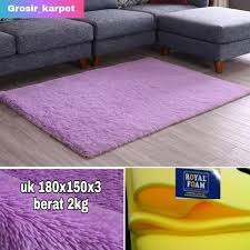 Dengan gambar tribal yang cenderung acak, akan membuat jamaah tidak merasa cepat duduk di hamparan karpet dan membuat lebih betah berdoa. Karpet Bulu Tebal 180x150x3cm Maron Permadani Lantai Halus Murah Polos Lembut Matras Rasfur O0j9 Shopee Indonesia