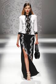 Black And White Fashion Show Blumarine Spring 2018 Ready To Wear Fashion Show Fashion Ready To Wear Black White Fashion