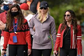 The couple were spotted together at the presidents cup that year. Tiger Woods Ex Wife Current Girlfriend Watch Legend And Son At Pnc