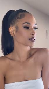 Faye Tyler's Instagram, Twitter & Facebook