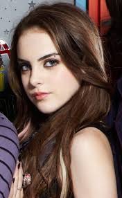 Kas Piercing I Hakkinda Ne Dusunuyorsunuz Elizabeth Gillies Piercing Piercing Fikirleri