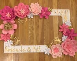 Idée cadeau , comment fabriquer un cadeau anniversaire pour sa maman, son papa, une amie, sa copine, son copain, sa soeur, frère, un homme une si vous êtes toujours indécise alors il existe un grand classique qui est de confectionner un cadre photo ou yen alors un petit scrapbook pour de. 16 Idees De Cadre Photo Booth Deco Anniversaire Idees De Fete Decoration Anniversaire