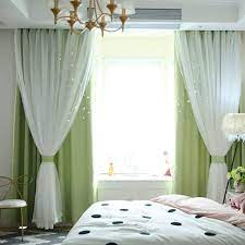 Дизайн окна в спальне