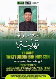 The act of praying and pouring air mawar on a grave is a highly significant act, in the eyes of the rakyat. Facebook
