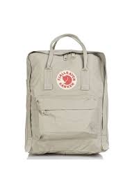 Imaginé dans ce sens, le sac à dos pour ordinateur fjallraven kanken 17 pouces se distingue par sa légèreté (il pèse moins de 500 grammes) et sa grande résistance. Sac A Dos Kanken 16 L En Toile Beige By Fjallraven Sac A Dos Fjallraven Kanken Sac A Dos Kanken Sac A Dos Fjallraven