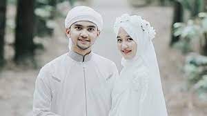 Anak pertama dari pasangan zulfahmi dan alia suryani. Nikah Di Usia 20 Dan 16 Tahun Ustadz Zamzam Dan Istri Jadikan 3 Hal Ini Sebagai Pedoman Apa Saja Media Berita Online
