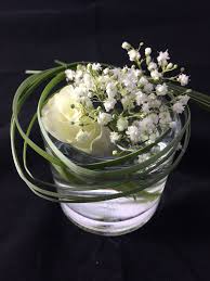 Schlichte Deko Mit Rose Und Schleierkraut Rosen Im Glas Hochzeit Deko Tisch Tischdeko Konfirmation
