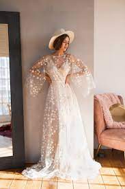 Wedding Dress Trends 2019 Weddingdresses Weddingdresslace Weddingdressideas Weddingdressb Bohemian Wedding Gown Wedding Dresses Unique Wedding Dress Trends
